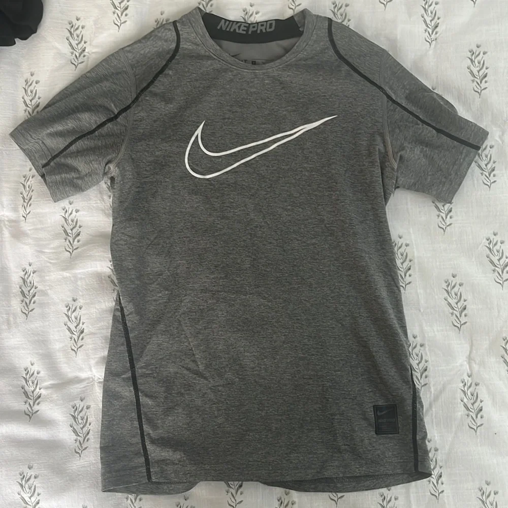 Youth Nike Pro Compression shirt - Picture 1 of 2